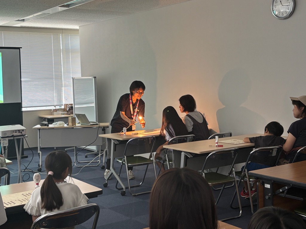 令和7年度LEDランタンづくり教室当日の様子2