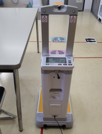 体重計の機械の写真