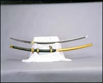 刀が2本展示されている佐太天神宮太刀の写真