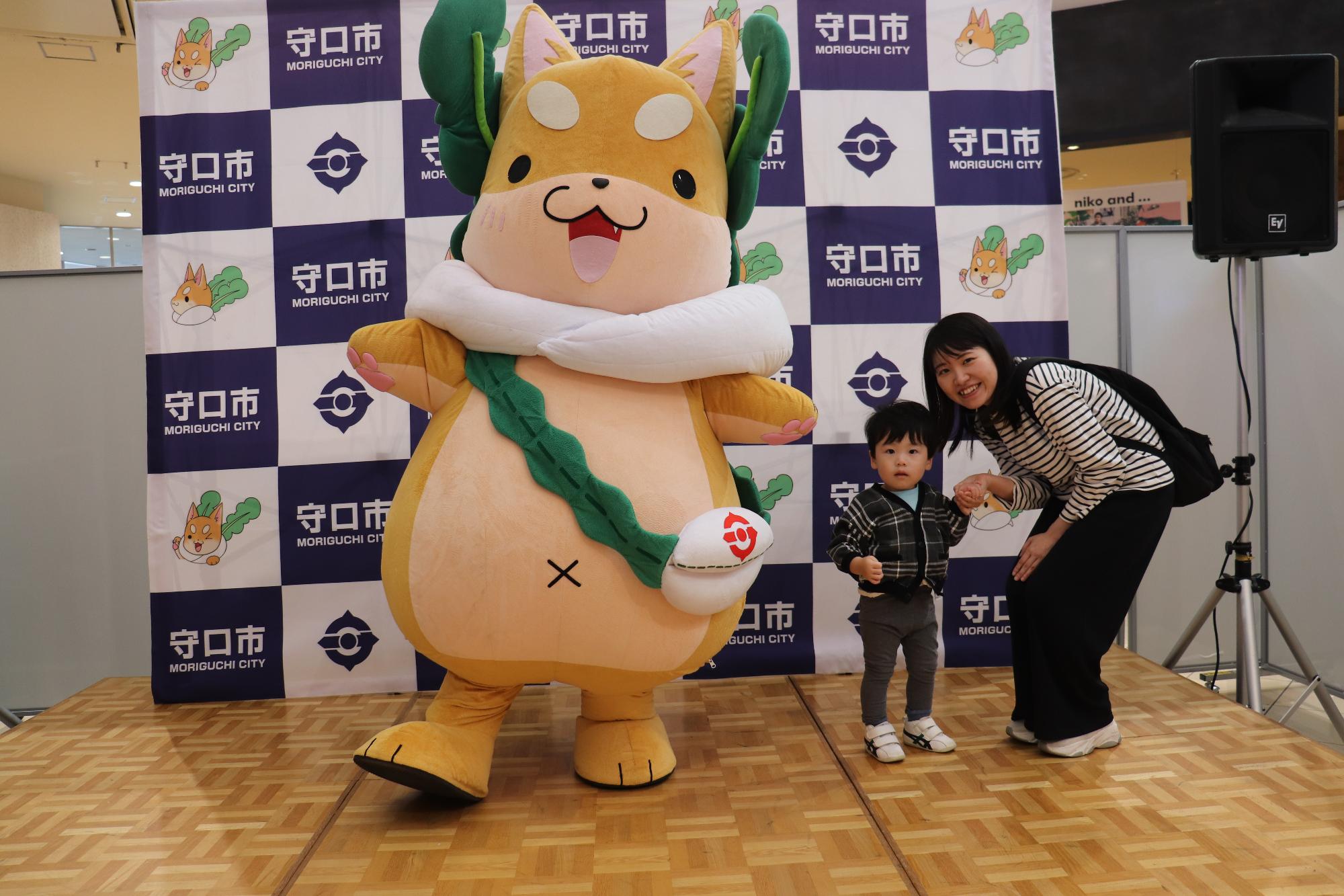 もり吉とお友達と記念写真