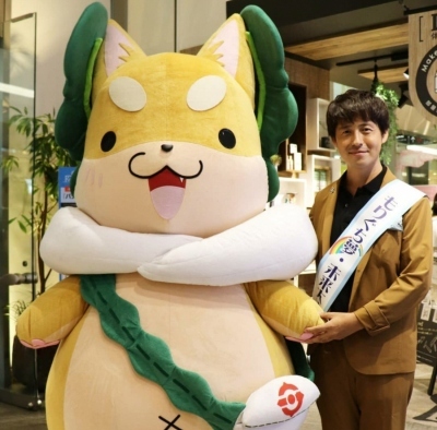 もりぐち夢・未来大使の楠雄二朗さんともり吉のツーショット写真